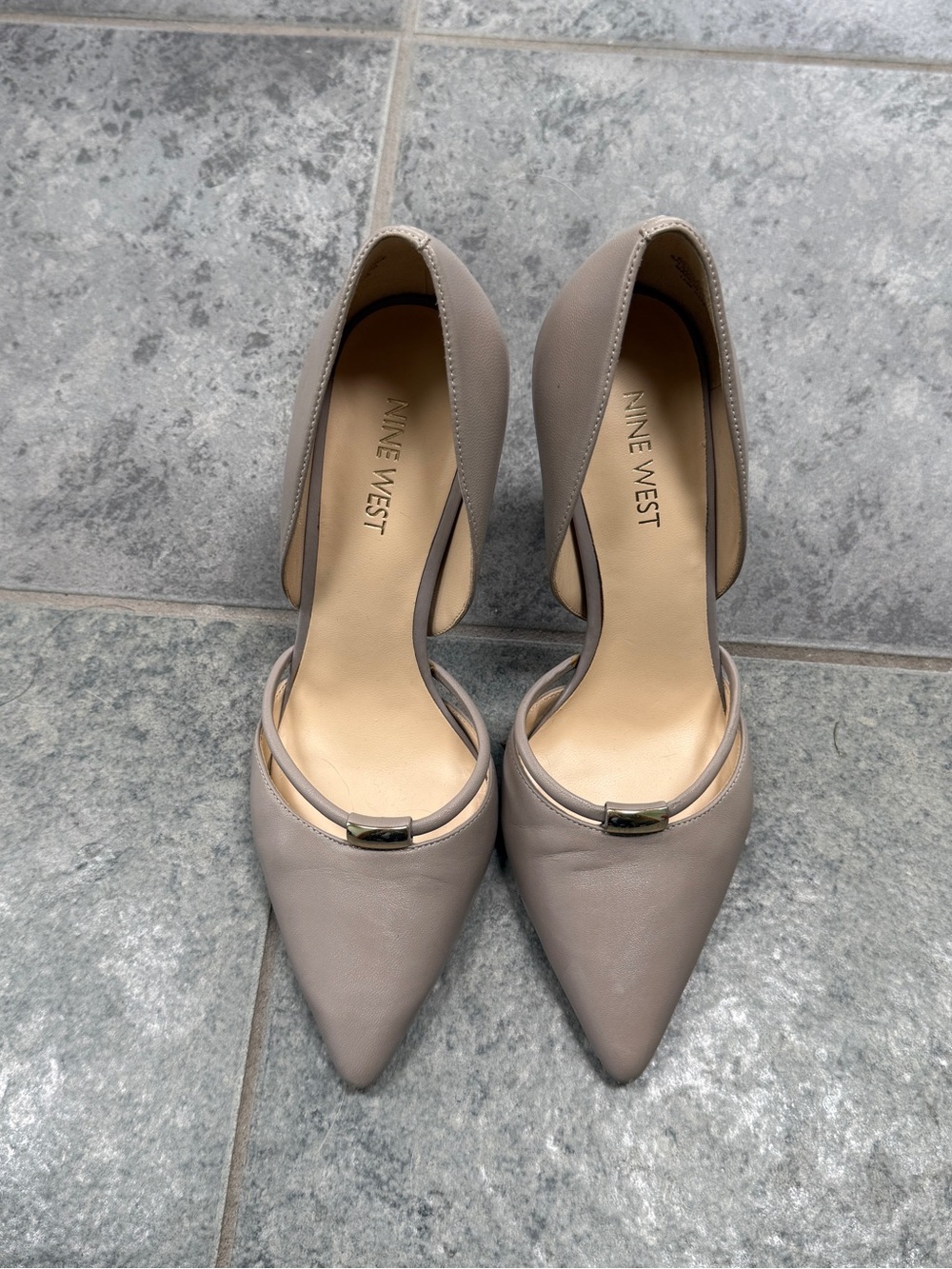Nine West Taupe Pointed-Toe D'Orsay Pumps with Gold Accent Size 6